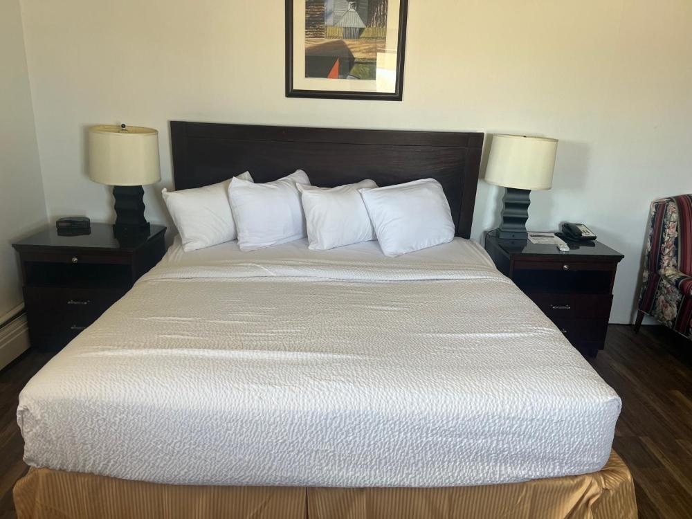 1 King Bed, Efficiency Room, Non-Smoking