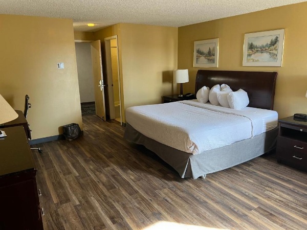 Studio Lodge Laramie image 25