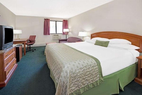 Studio Lodge Laramie image 7