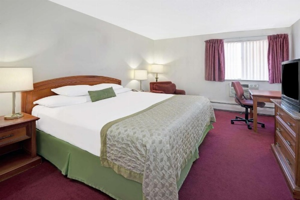 Studio Lodge Laramie image 8